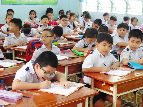 Phụ huynh băn khoăn chọn trường cho con vào lớp 1