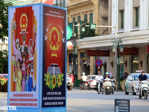 Trang trí đường phố chào mừng bầu cử Đại biểu Quốc hội khóa XV và Đại biểu HĐND các cấp