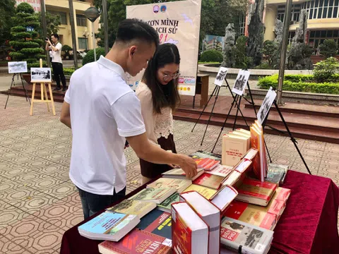 Triển lãm "Vươn mình từ lịch sử 2021" diễn ra tại Học viện Báo chí và Tuyên truyền