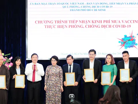 Tập đoàn Hưng Thịnh trao tặng 50 tỷ đồng kinh phí mua vắc-xin phòng ngừa COVID-19