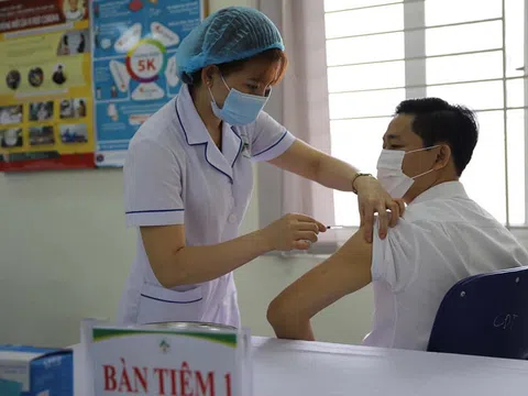 Kỷ lục mới của tiêm chủng vắc xin COVID-19: Trên 50.000 người Việt tiêm trong 1 ngày