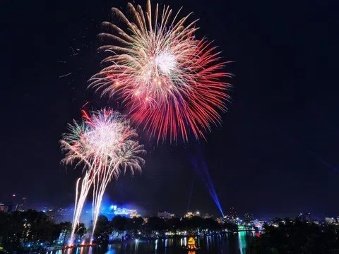 Dành pháo hoa cho chiến thắng COVID-19