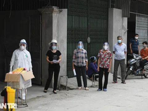 Cuộc sống người dân khu dân cư cách ly ở Hà Nội: "Cầu trời cho dịch bệnh qua nhanh để mọi thứ trở lại bình thường"