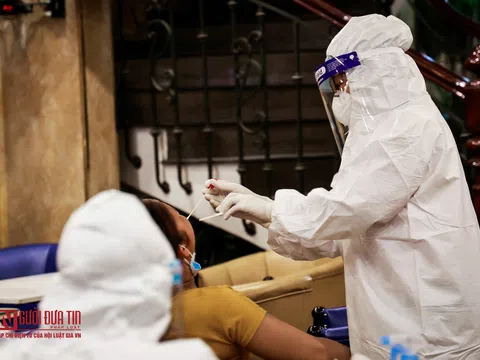 Khẩn trương lấy mẫu xét nghiệm tại quán karaoke liên quan đến Covid-19