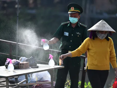 Cuộc sống trong dịch ở nơi cách Campuchia 100m