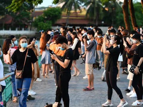 Giới trẻ săn ảnh mặt trời lặn giữa dịch Covid-19