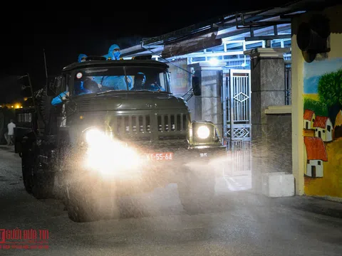 Hà Nội: Xuyên đêm phun khử khuẩn xã có 4 học sinh mắc Covid-19