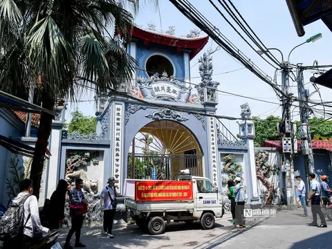 Hà Nội: Vắng vẻ người dân đi lễ mùng 1 âm lịch