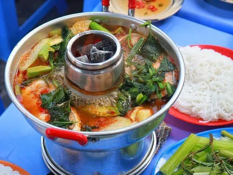 Lạ lùng món lẩu 'than, thở', ngon nức tiếng miền Tây