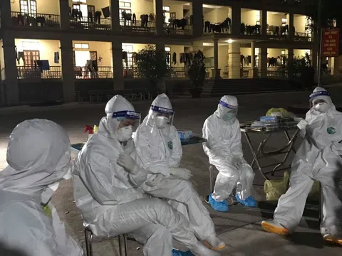 Chuyện người đàn ông hơn 100 ngày dầm mình trong quần áo bảo hộ đi "bắt" Covid-19