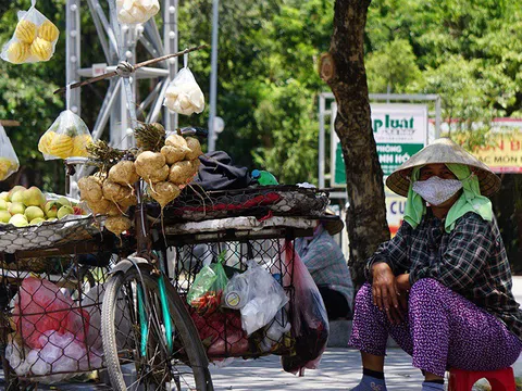 Nắng nóng bao trùm miền Bắc và miền Trung, có nơi trên 39 độ C