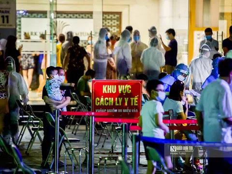 Hà Nội: Xuyên đêm lấy mẫu xét nghiệm cho cư dân toà nhà tại Times City