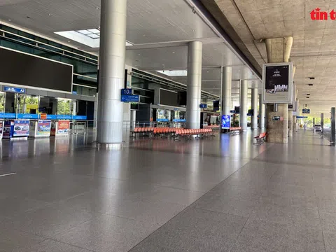 Sân bay Tân Sơn Nhất vắng lặng sau khi có chỉ đạo ngưng nhập cảnh