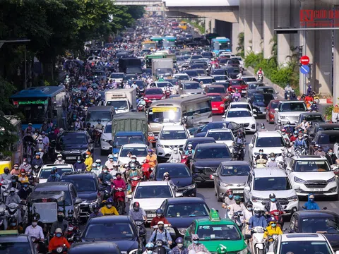 Giao thông Hà Nội ùn tắc ngày đầu tuần