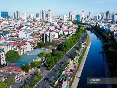 Đường phố Hà Nội vắng vẻ ngày nắng nóng: Góc nhìn từ trên cao