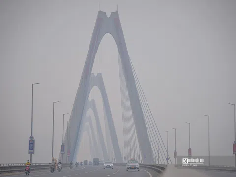 Hà Nội mịt mù ngày cuối tuần