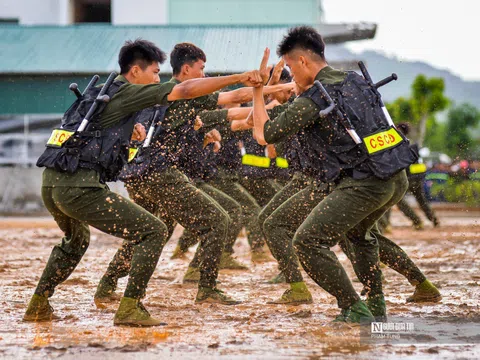 Chùm ảnh: Gần 12.000 “quả đấm thép” tham gia diễn tập chống bạo động
