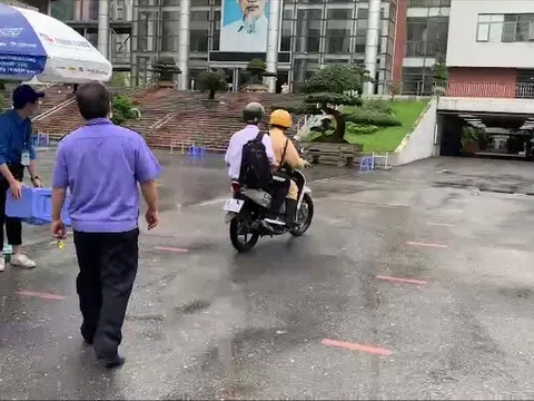 Hà Nội: CSGT đưa thí sinh "nhầm địa chỉ” đến điểm thi đúng cách 10km