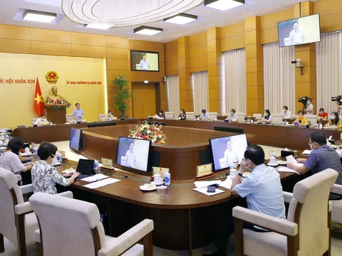 Đẩy nhanh chiến lược vaccine phòng COVID-19, coi trọng đảm bảo kinh tế vĩ mô