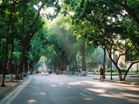 "Dàn điều hòa" đặc biệt trên đường phố, giúp Hà Nội giảm nhiệt ngày nắng nóng