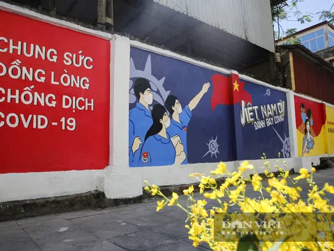 Hà Nội: Nhiều đoàn thanh niên vẽ tranh phòng, chống dịch Covid-19 thu hút người đi đường