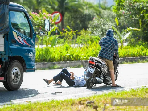 Xe máy bất chấp nguy hiểm quay đầu bỏ chạy khi thấy CSGT trên cao tốc