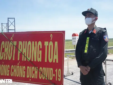 Rang mình trong "chảo lửa" thành Vinh chặn Covid-19