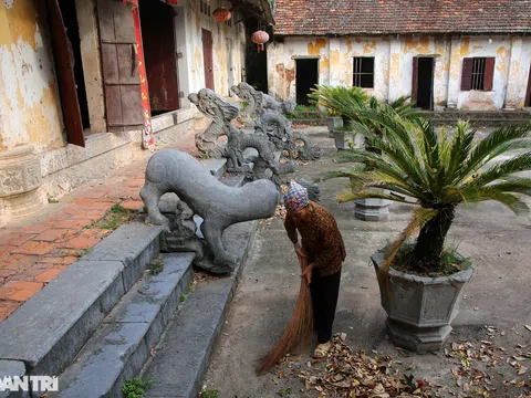 Ngôi đình độc lạ ở Hà Nội với tư thế rồng quay ngược