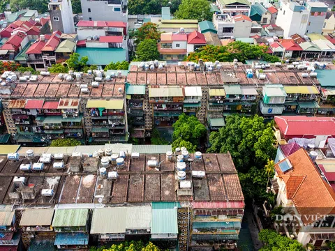 Ẩn họa từ loạt "bom nước" trên nóc các khu tập thể cũ ở Hà Nội
