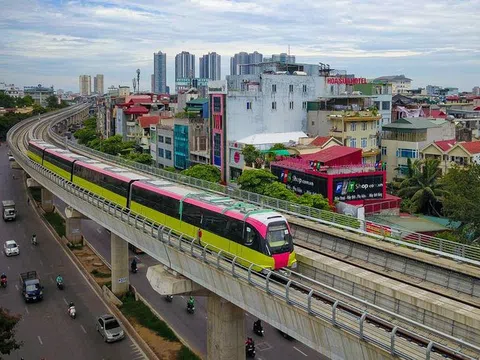 Tàu đường sắt Nhổn - Ga Hà Nội lăn bánh qua nhiều tuyến phố