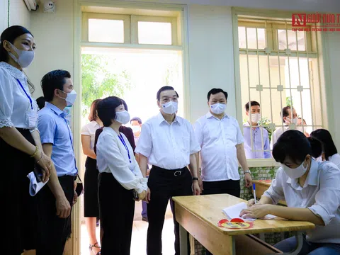 Chủ tịch Hà Nội kiểm tra công tác chuẩn bị thi tốt nghiệp THPT 2021