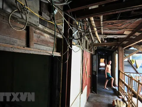 Khu tập thể gỗ mục nát, xuống cấp nghiêm trọng giữa lòng Thủ đô