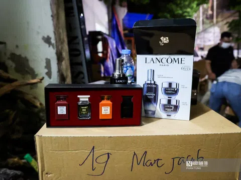 Cận cảnh kho nước hoa, mỹ phẩm giả được nguỵ trang kín mít, gắn camera theo dõi