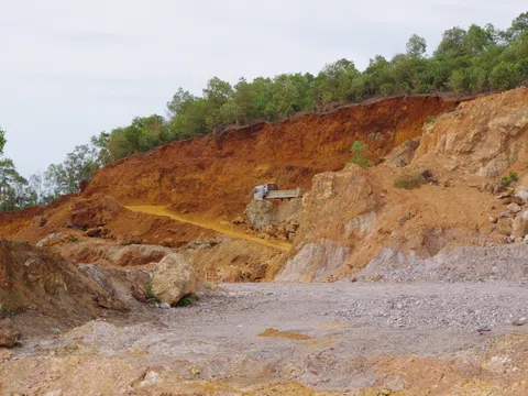 Nông Cống - Thanh Hóa: Lợi dụng giấy phép, phá núi Phú Viên