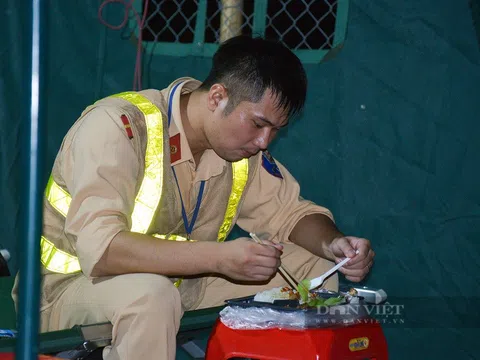 Lực lượng liên ngành "đội nắng", ăn cơm muộn và trực xuyên đêm tại các chốt cửa ngõ Thủ đô
