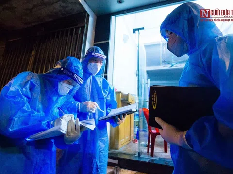 Đêm không ngủ, lấy mẫu test Covid-19 của nhân viên Y tế Quốc Oai