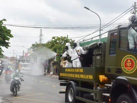 Ngày đầu ra quân phun hoá chất tiêu độc, khử khuẩn toàn bộ TP.HCM