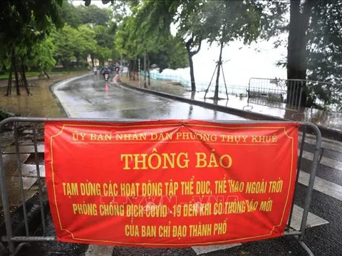 Sáng 23/7, hồ Tây không còn bóng người đi tập thể dục