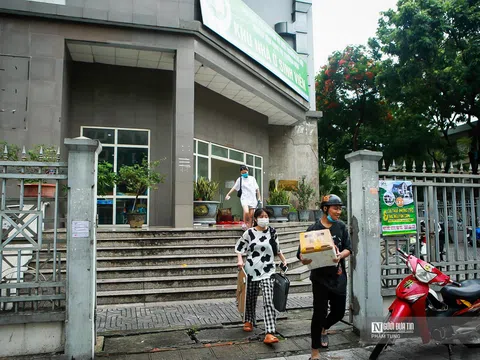 Ký túc xá thành nơi cách ly, sinh viên Thủ đô gấp rút chuyển đồ