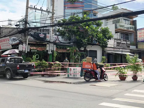 Muôn kiểu rào đường, dựng chốt chống dịch ở TP.HCM