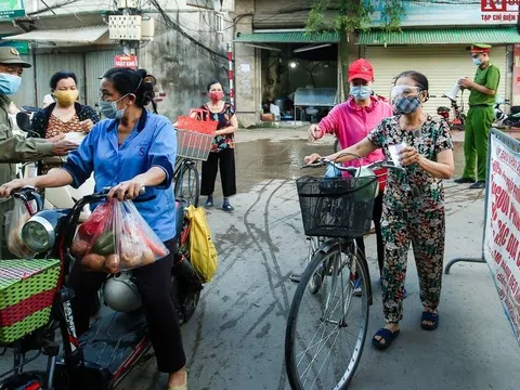 Hà Nội: Người dân đi chợ theo tem phiếu chẵn, lẻ