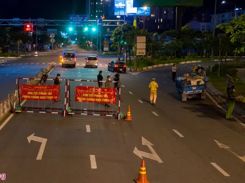 Đêm đầu tiên Công an TP.HCM kiểm tra người ra đường sau 18h