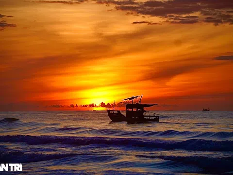Đón bình minh trên một trong những bãi biển đẹp nhất miền Bắc
