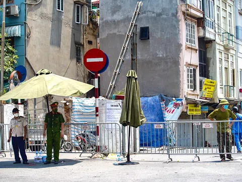 Cận cảnh các chốt phong toả quy mô cấp phường đầu tiên ở Hà Nội