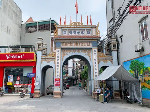 Ngoại thành Hà Nội vắng lặng sau khi ghi nhận 2 ca mắc Covid-19