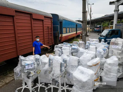 Chuyển hàng trăm thiết bị y tế chi viện TP. Hồ Chí Minh chống dịch