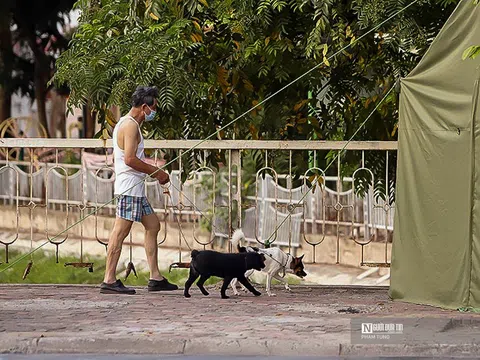 Bất chấp giãn cách, người dân vẫn ra đường tập thể dục