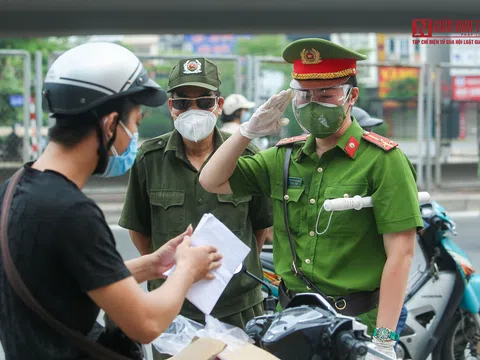 Hà Nội: Huỷ bỏ quy định người đi đường phải có "lịch trực, lịch làm việc"