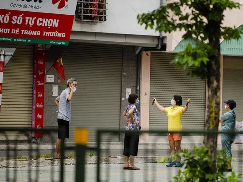 Phớt lờ yêu cầu ở nhà, nhiều người Hà Nội vẫn đi tập thể dục buổi sáng