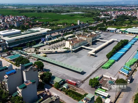 Hà Nội: Bến xe, sân vận động thành nơi trung chuyển nông sản